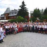 Lúčnica v Tatrách - Spievanie pri Štrbskom plese. Foto: Pavol Harum