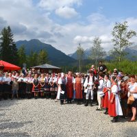 Lúčnica v Tatrách - Spievanie pri Štrbskom plese. Foto: Pavol Harum