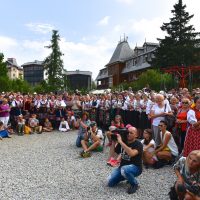 Lúčnica v Tatrách - Spievanie pri Štrbskom plese. Foto: Pavol Harum