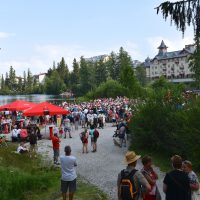 Lúčnica v Tatrách - Spievanie pri Štrbskom plese. Foto: Pavol Harum