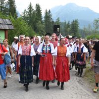 Lúčnica v Tatrách - Spievanie pri Štrbskom plese. Foto: Pavol Harum