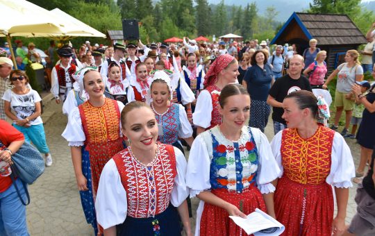 Lúčnica in Tatry – Singing at Štrbské pleso (mountain lake in High Tatras)