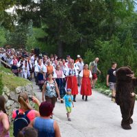 Lúčnica v Tatrách - Spievanie pri Štrbskom plese. Foto: Pavol Harum