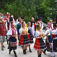 Lúčnica v Tatrách - Spievanie pri Štrbskom plese. Foto: Pavol Harum